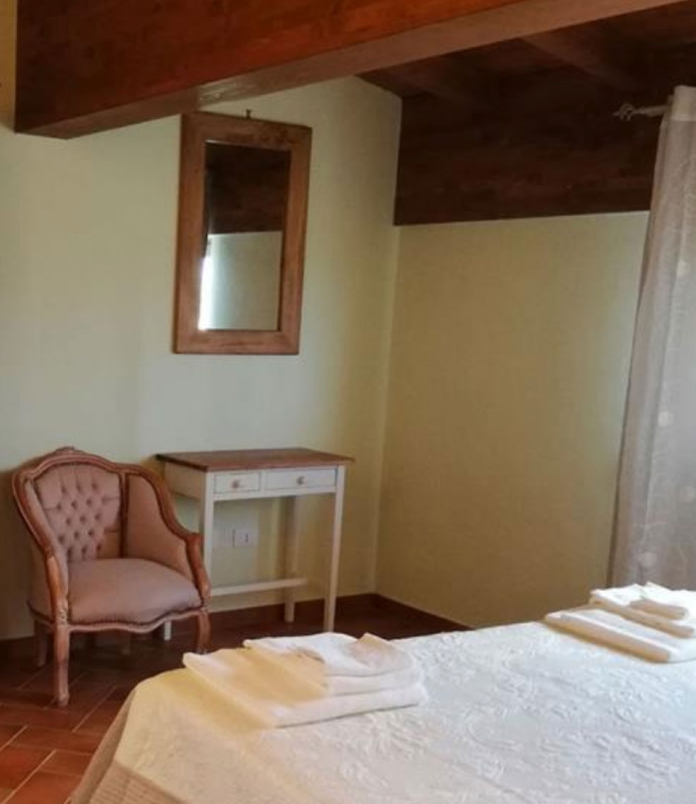 Farmhouse room near Volterra